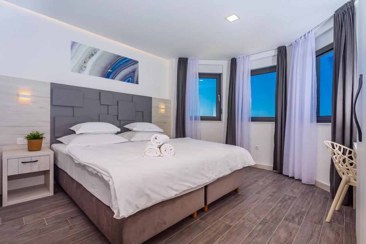 Villa Belvedere With Heated Pool, Billiards, Media Room, Sea Views,10 Pax Omiš Zewnętrze zdjęcie