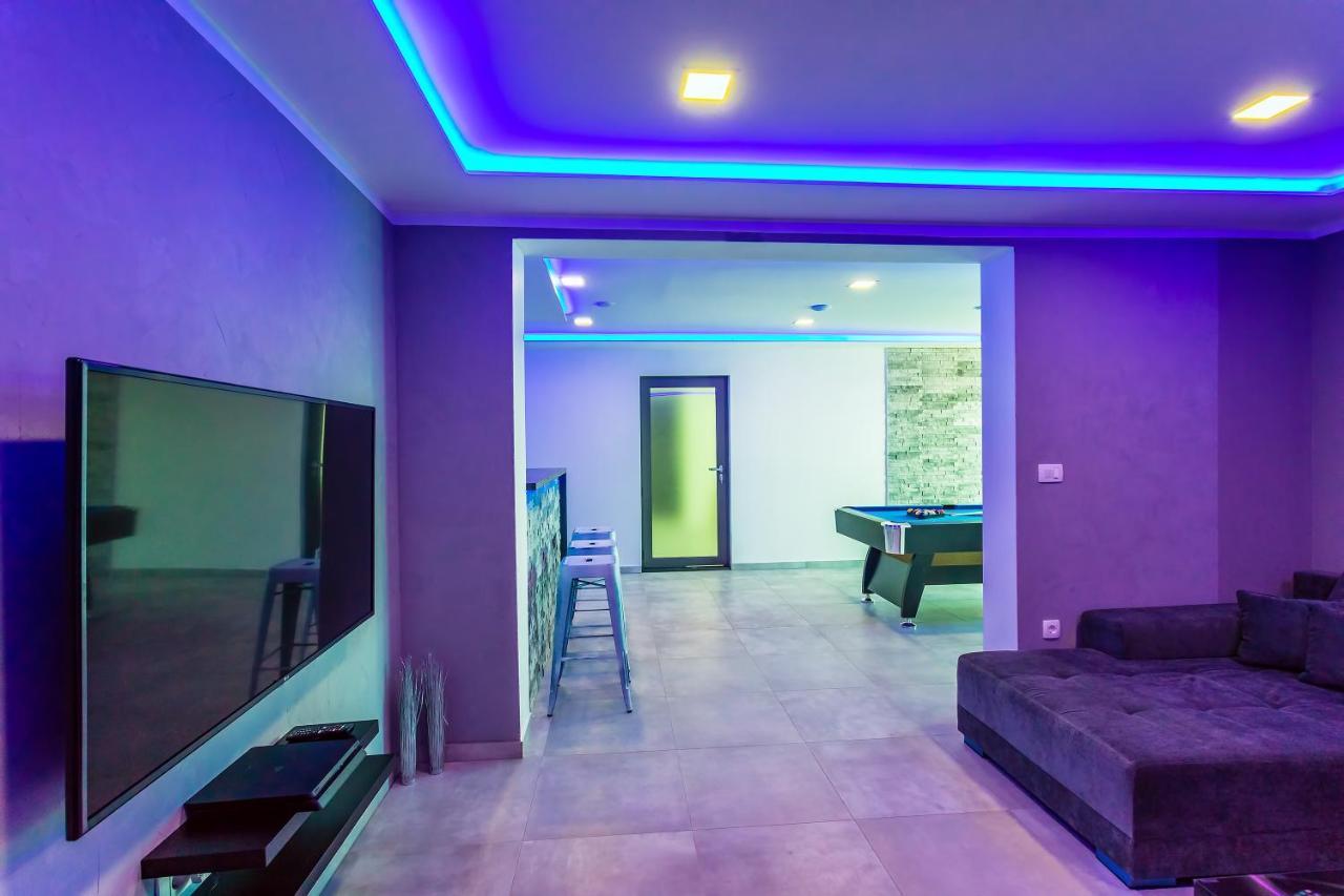 Villa Belvedere With Heated Pool, Billiards, Media Room, Sea Views,10 Pax Omiš Zewnętrze zdjęcie