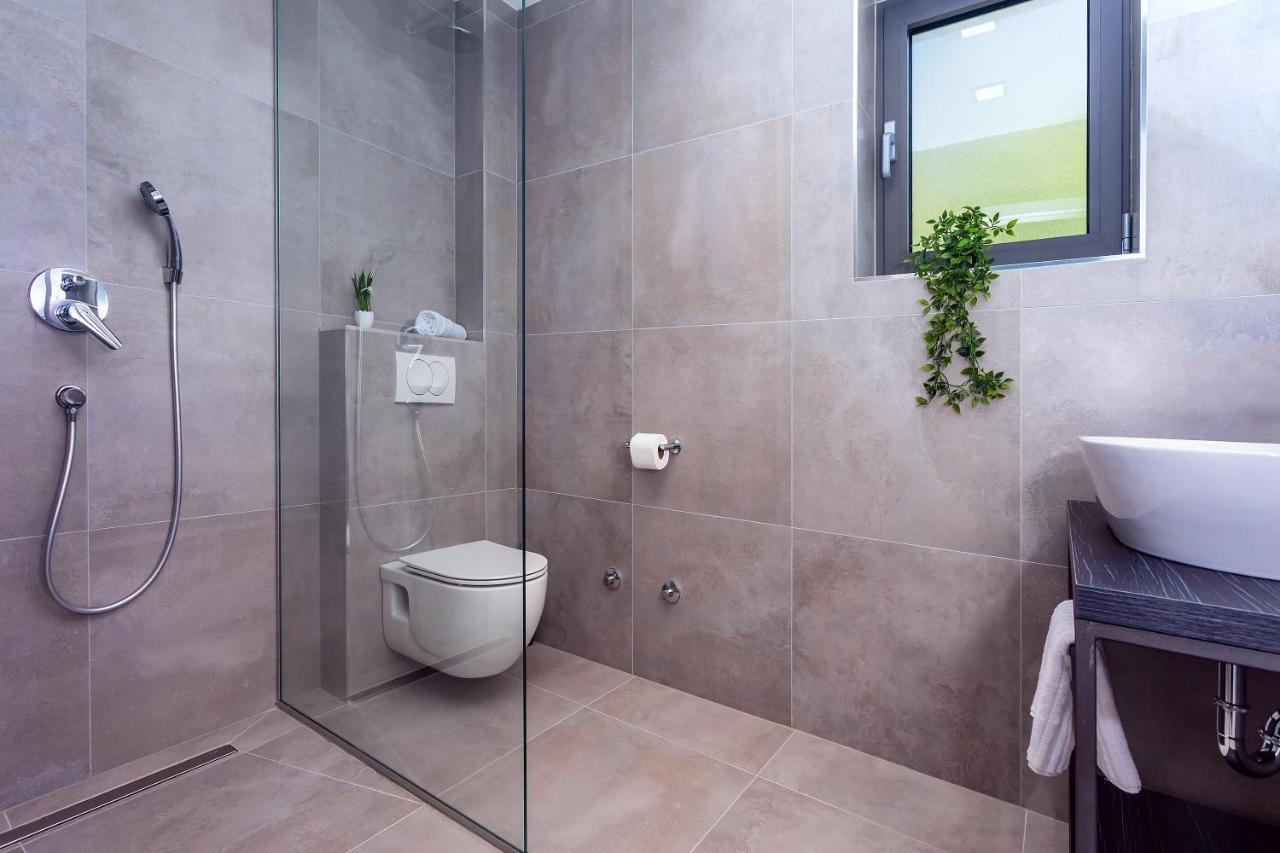 Villa Belvedere With Heated Pool, Billiards, Media Room, Sea Views,10 Pax Omiš Zewnętrze zdjęcie