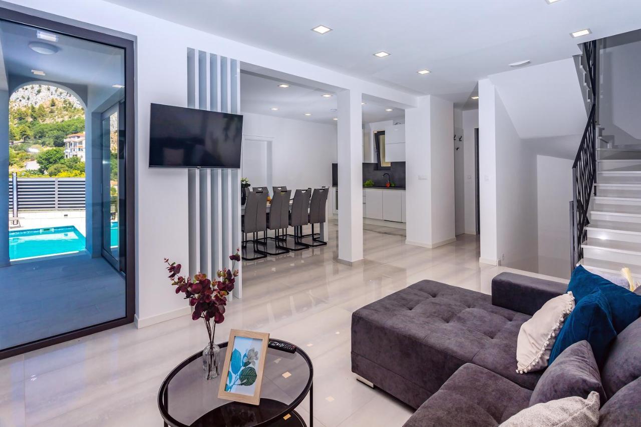 Villa Belvedere With Heated Pool, Billiards, Media Room, Sea Views,10 Pax Omiš Zewnętrze zdjęcie