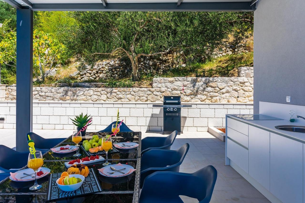 Villa Belvedere With Heated Pool, Billiards, Media Room, Sea Views,10 Pax Omiš Zewnętrze zdjęcie